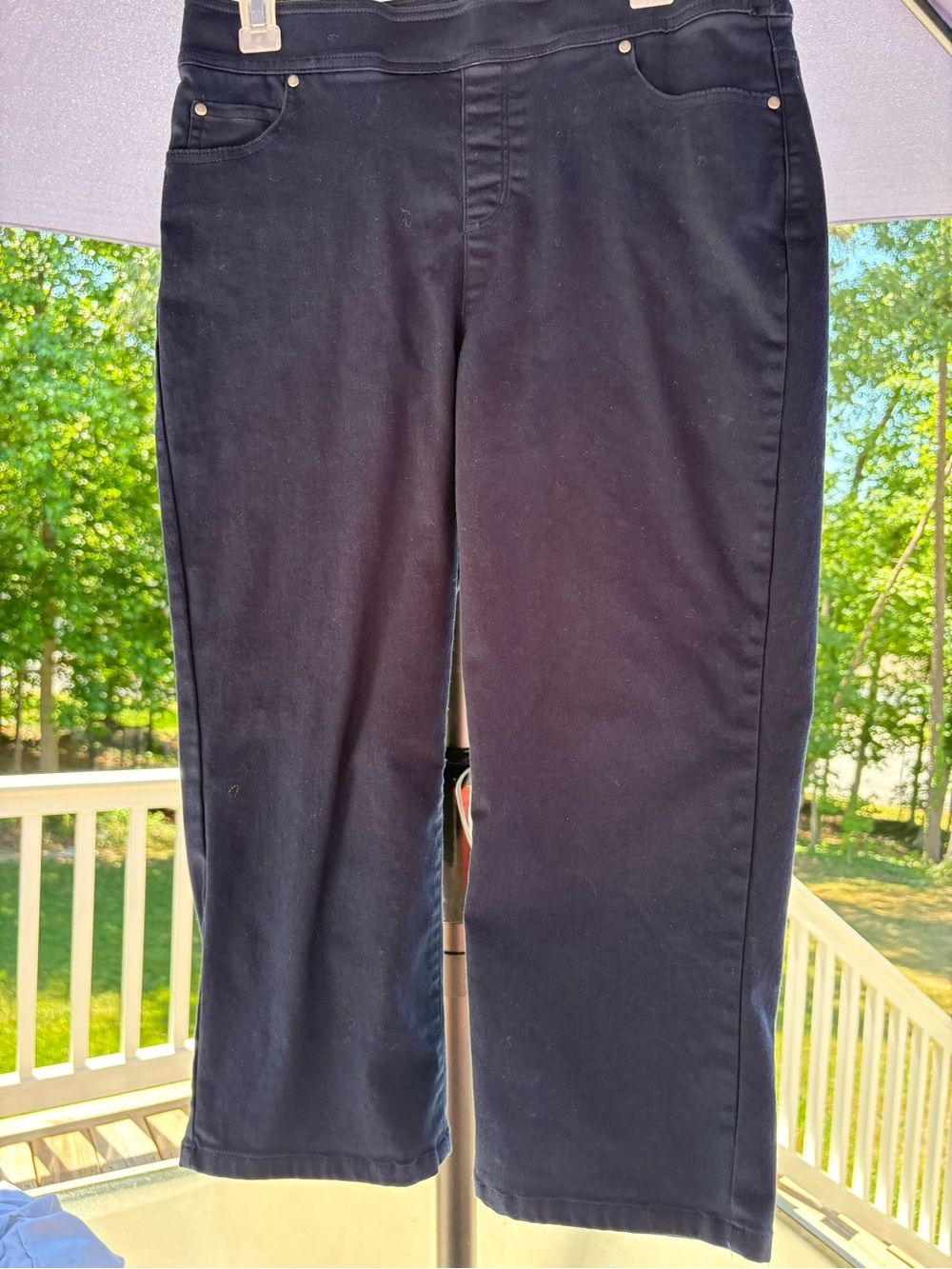 Navy pull-on denim capris